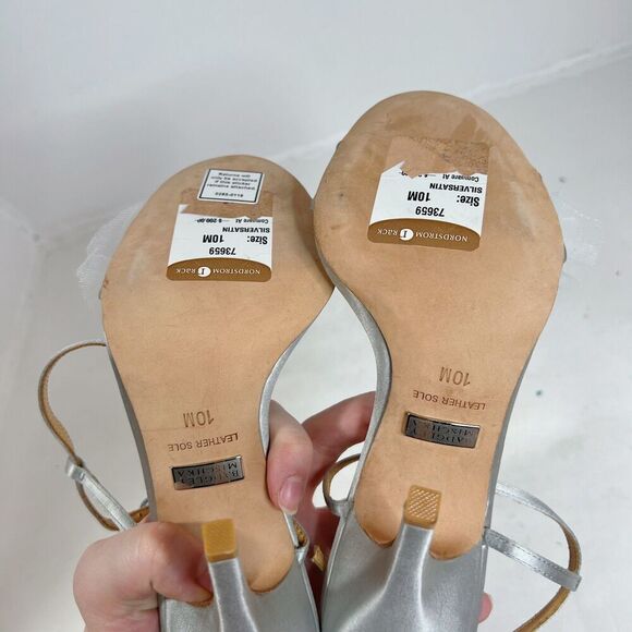 NWT RARE Badgely Mischka Silver Flower Emblem Heels Pumps Women's Size 10 - Picture 4 of 8